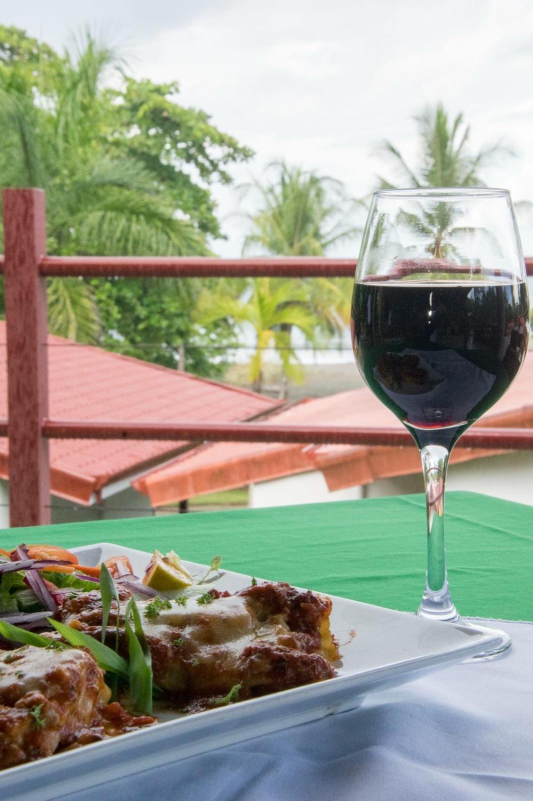 Agua Dulce On The Beach ปัวร์โตคิมาเนซ ภายนอก รูปภาพ