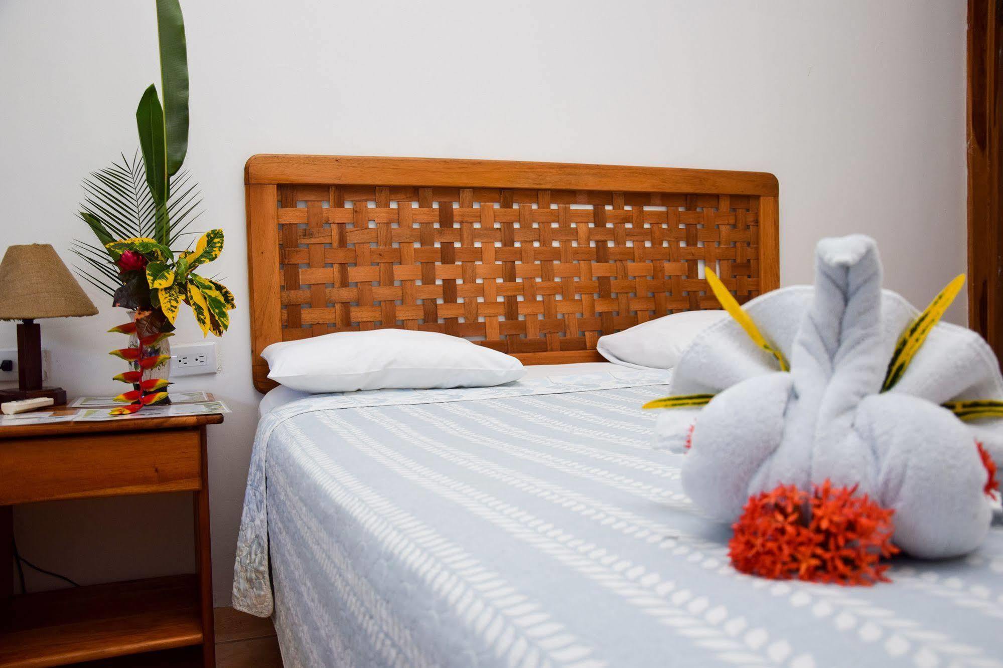 Agua Dulce On The Beach ปัวร์โตคิมาเนซ ภายนอก รูปภาพ