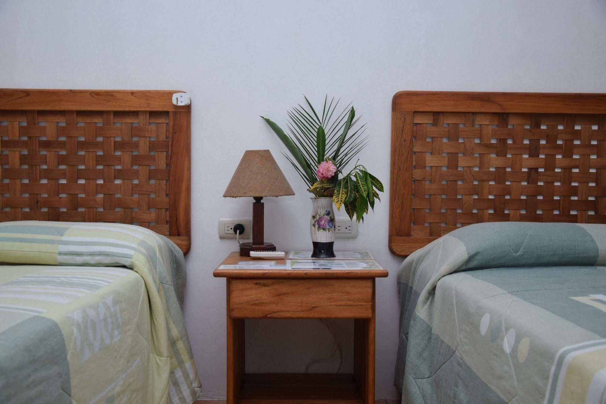 Agua Dulce On The Beach ปัวร์โตคิมาเนซ ภายนอก รูปภาพ